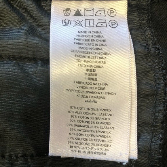 Michael Kors Front Zipper Pocket Detail Shorts - Picture 4 of 8